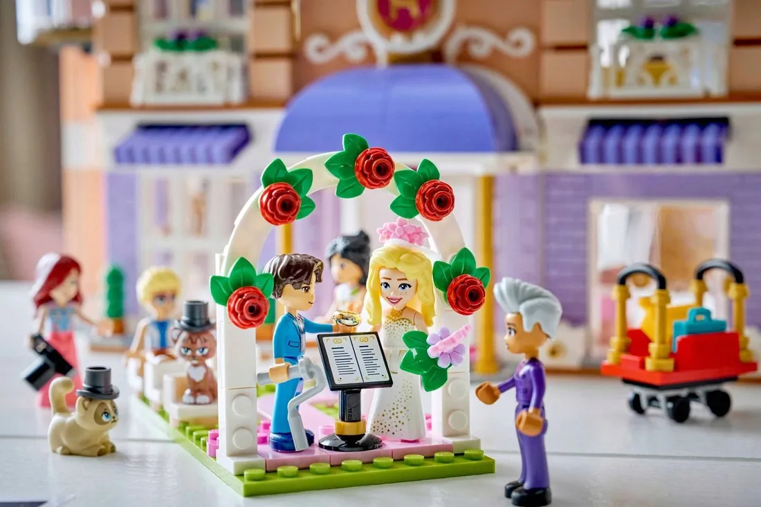 lego-42704-friends-stan-nowy