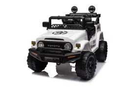 nd24-17284-auto-na-akumulator-toyota-fj-biala-4x4