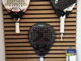 uchwyt-scienny-na-rakiete-padel-tenis-pla-stan-nowy