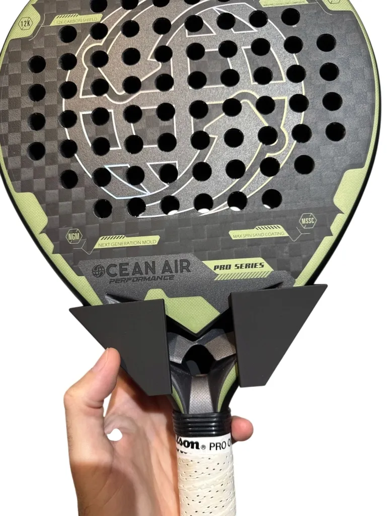 uchwyt-scienny-na-rakiete-padel-tenis-pla