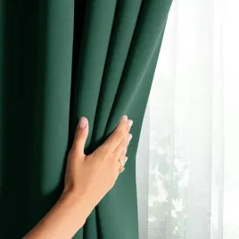 zaslona-gotowa-restilo-zaciemniajaca-zielona-140-cm-x-245-cm