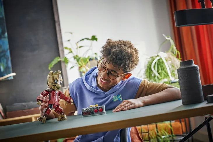 lego-marvel-groot-w-stroju-ravagera