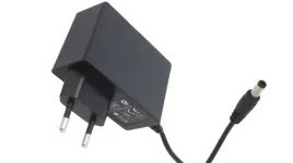 wtyczkowy-zasilacz-impulsowy-wertykalny-15v-1-6a-24w-czarny-adapter-gnia