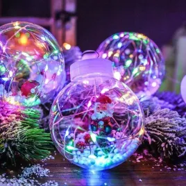 kule-led-z-mikolajem-bombki-lampki-swiecace-kolorowo-ozdoba-kurtyna-sople