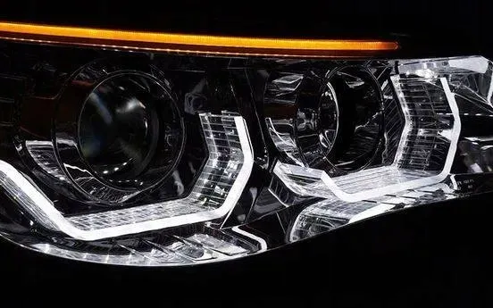 lampy-reflektory-led-chrome-do-bmw-e60-e61-03-07-stan-nowy-producent-czesci-tuning-tec