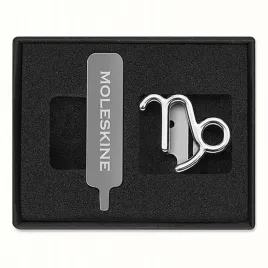 przypinka-moleskine-koziorozec-srebrna