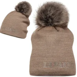 czapka-z-pomponem-pompon-zimowa-labartti-ozdobny-napis-bezowa-bez