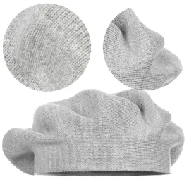 cieply-zimowy-beret-polskiej-marki-majka-ozdobny-detal-szary-szarosc