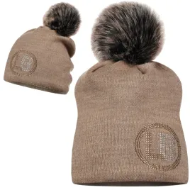 czapka-z-pomponem-pompon-zimowa-labartti-ozdobne-logo-bezowa-bez
