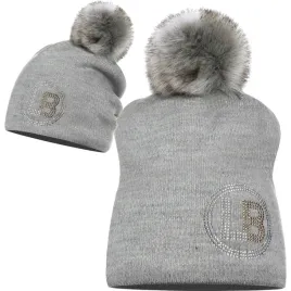 czapka-z-pomponem-pompon-zimowa-labartti-ozdobne-logo-szara