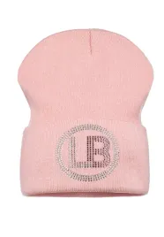 czapka-damska-w-prazek-ozdobne-logo-labartii-zimowa-jesienna-rozowa