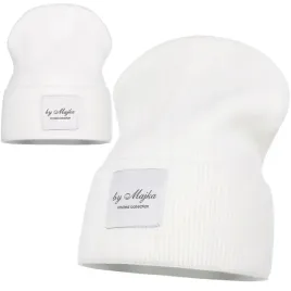 biala-czapka-damska-zimowa-jesienna-prazek-beanie-naszywka-majka