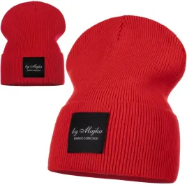 czerwona-czapka-damska-zimowa-jesienna-prazek-beanie-naszywka-majka