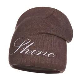 czapka-damska-zimowa-ocieplana-polarem-beanie-napis-shine-brazowa-majka