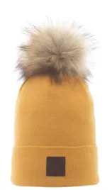 czapka-damska-mlodziezowa-zimowa-z-pomponem-wywijana-mila-dzianina-zolta