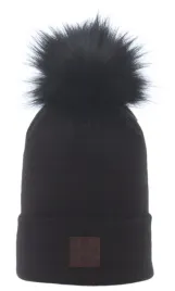 czapka-damska-mlodziezowa-zimowa-z-pomponem-wywijana-mila-dzianina-czarna