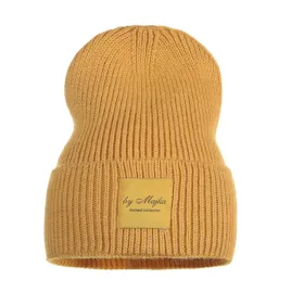 czapka-damska-beanie-zimowa-miodowa-majka