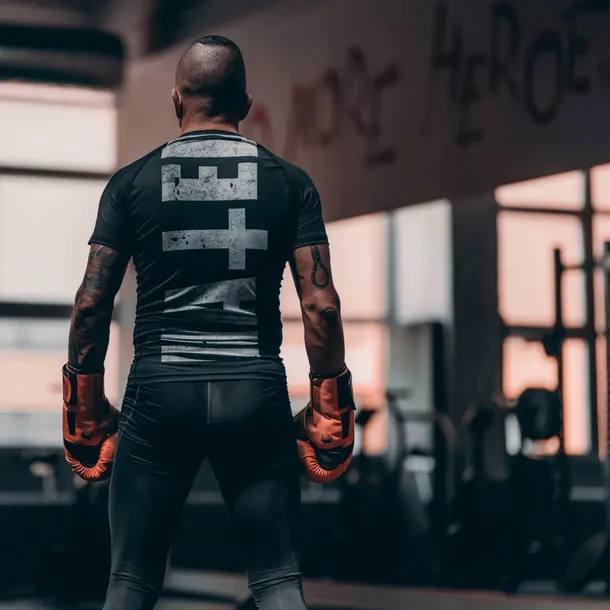 rashguard-holy-blvk-hated-material-dominujacy-bawelna