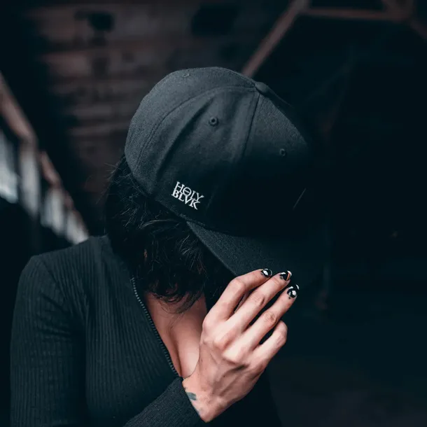 czapka-holy-blvk-lgbt