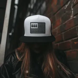 czapka-z-daszkiem-holy-blvk-flag-trucker