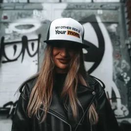 czapka-z-daszkiem-holy-blvk-mom-trucker
