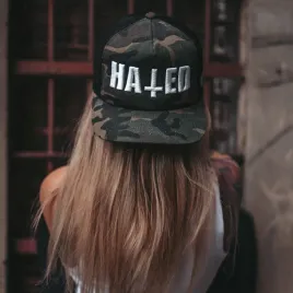 czapka-z-daszkiem-holy-blvk-hated-camo-trucker
