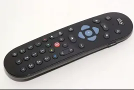 zastepczy-pilot-bluetooth-do-dekodera-do-sky-ec101