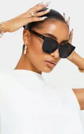 czarne-okulary-przeciwsloneczne-prettylittlething-uniwersalny