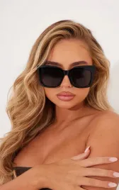 czarne-okulary-przeciwsloneczne-prettylittlething-uniwersalny