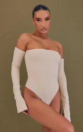 bezowe-prazkowane-body-prettylittlething-m