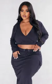 czarna-bluza-top-z-wycieciem-z-przodu-prettylittlething-48