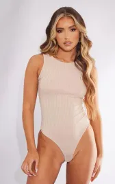 bezowe-body-bez-rekawow-prettylittlething-s