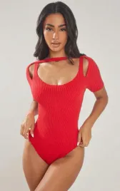czerwone-body-z-krotkim-rekawem-prettylittlething-m