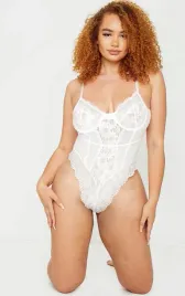 biale-koronkowe-body-prettylittlething-50