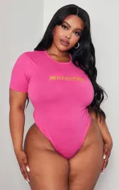 rozowe-body-z-krotkim-rekawem-prettylittlething-xxl