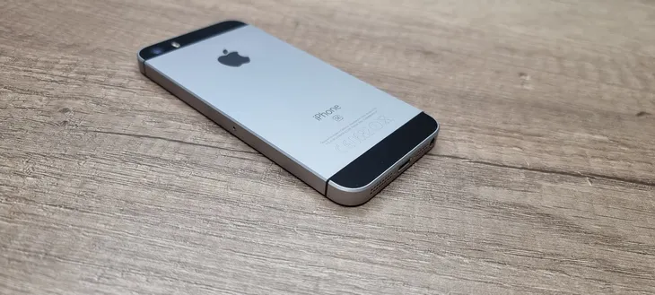 apple-iphone-se-32gb-space-gray-typ-smartfon