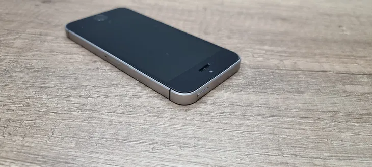 apple-iphone-se-32gb-space-gray-opcje-sim-single-sim