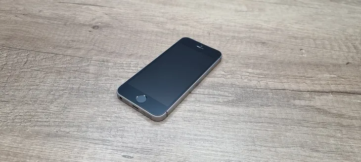 apple-iphone-se-32gb-space-gray-kolor-czarny-typ-smartfon