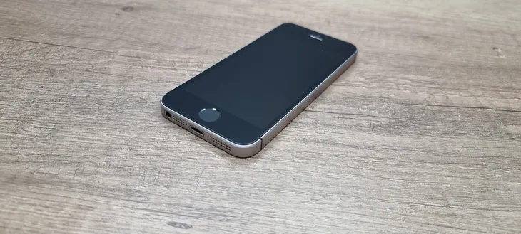 apple-iphone-se-32gb-space-gray-kolor-czarny-opcje-sim-single-sim