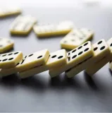 gra-domino-drewniane-stan-nowy-czas-rozgrywki-do-15-minut