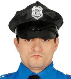 czapka-policjanta-policjant-daszek-czarna-odznaka