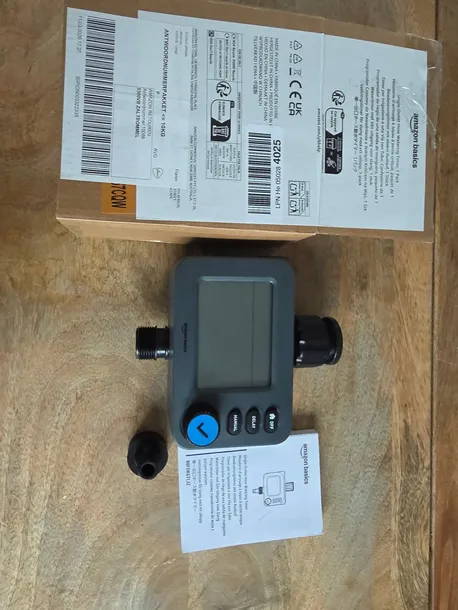 amazon-basics-timer-nawadniania-z-wylotem-stan-powystawowy