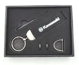 kawasaki-brelok-do-kluczy-wyrazne-logo-czarna-nic-pudelko-na-prezent