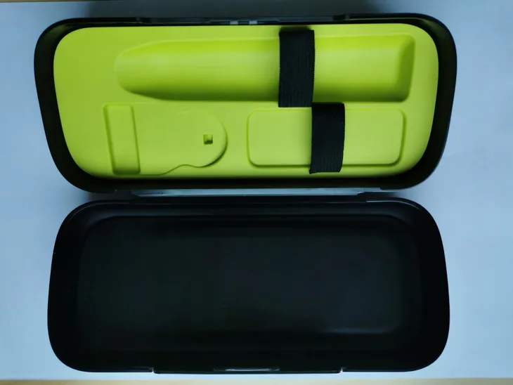 etui-do-maszynki-oneblade-360-stan-powystawowy