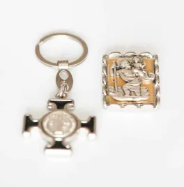 zestaw-religijny-do-samochodu-2-w-1-brelok-medalion