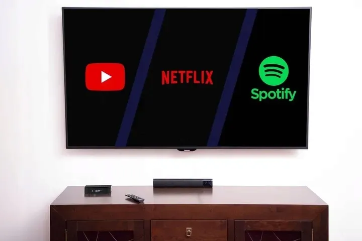 odtwarzacz-smart-tv-box-android-4k-play-do-netflix