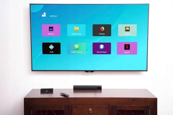odtwarzacz-smart-tv-box-android-4k-play-do-netflix-stan-opakowania-oryginalne-kod-producenta-android-smart-tv-box-blow-wifi