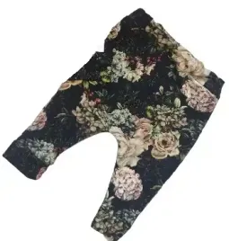 spodnie-baggy-kwiaty-barok-na-czarnym-rozmiar-80