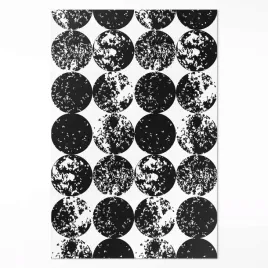 winylowy-dywan-dekoracyjny-czarne-kola-minimalistyczny-wzor-xxl-150x225-cm