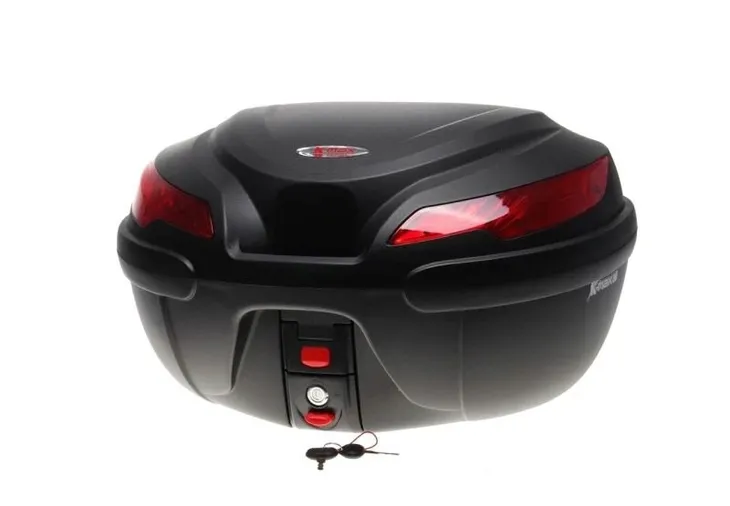 KUFER K-MAX Z PŁYTĄ MONTAŻOWĄ 50L DWA KASKI